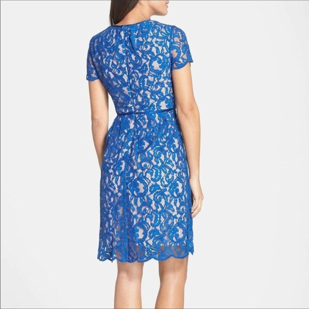 Adrianna Papell Scalloped Lace Dress Size 2 - Picture 2 of 9